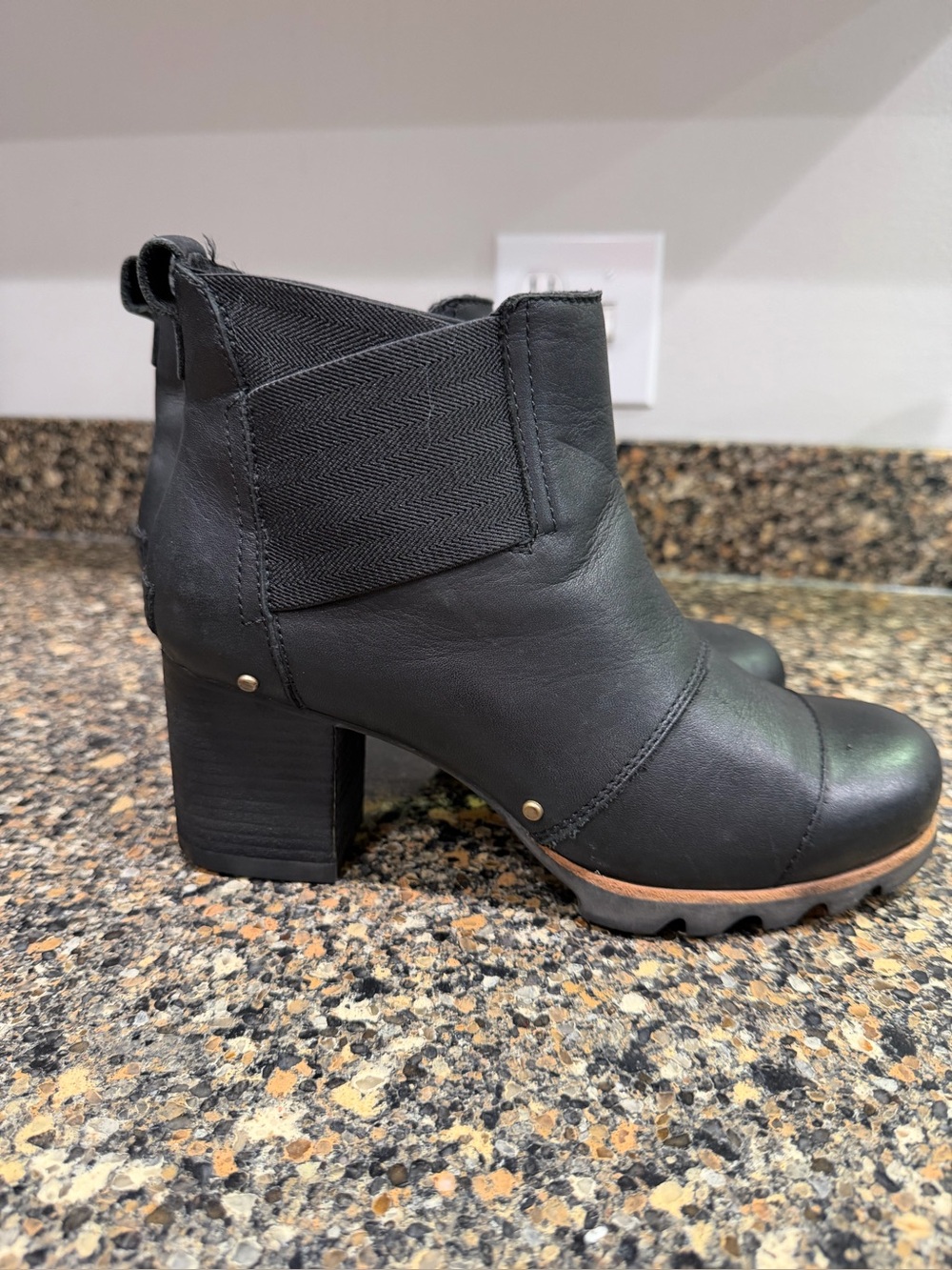 Women’s sorel addington size 8 Black Leather Block Heel Ankle Boots